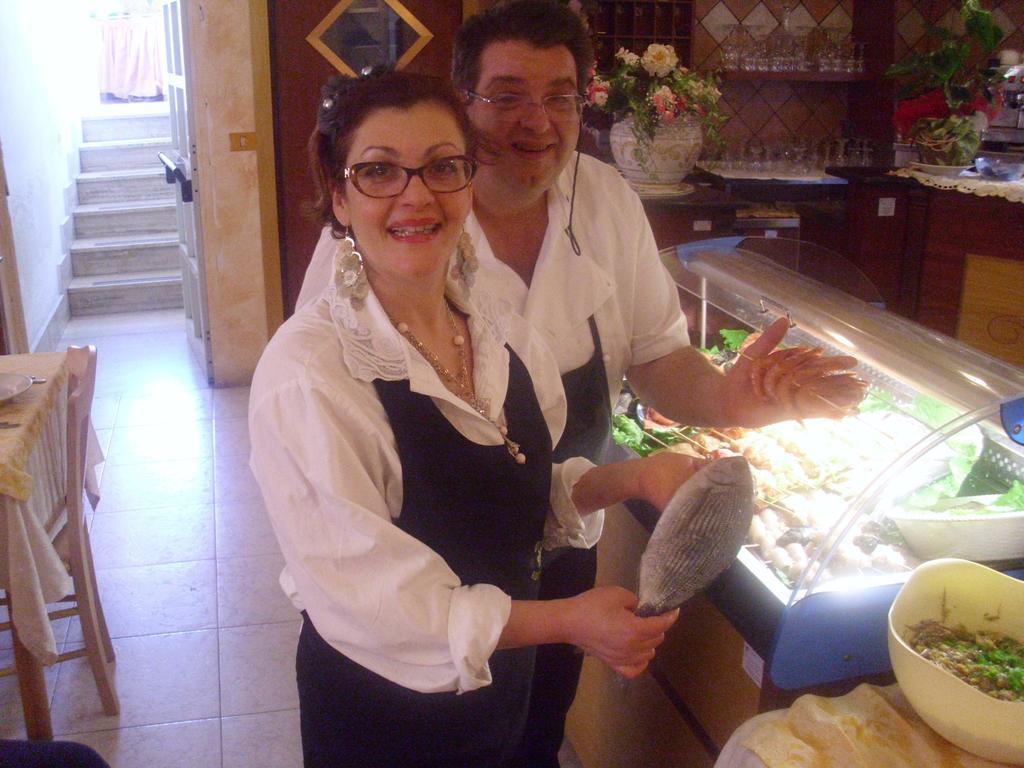 Pensione S. Antonio Ristorante Silvia Furci Siculo Buitenkant foto