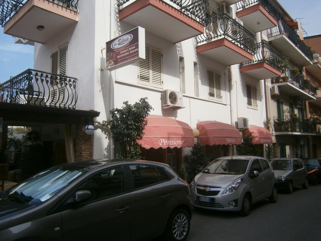Pensione S. Antonio Ristorante Silvia Furci Siculo Buitenkant foto