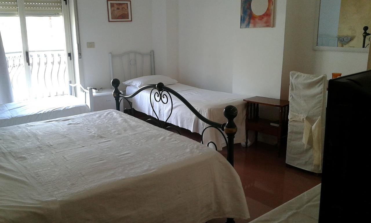 Pensione S. Antonio Ristorante Silvia Furci Siculo Buitenkant foto
