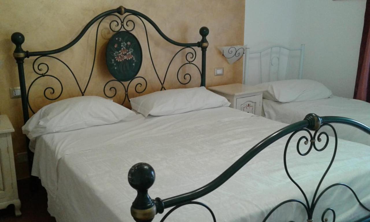 Pensione S. Antonio Ristorante Silvia Furci Siculo Buitenkant foto