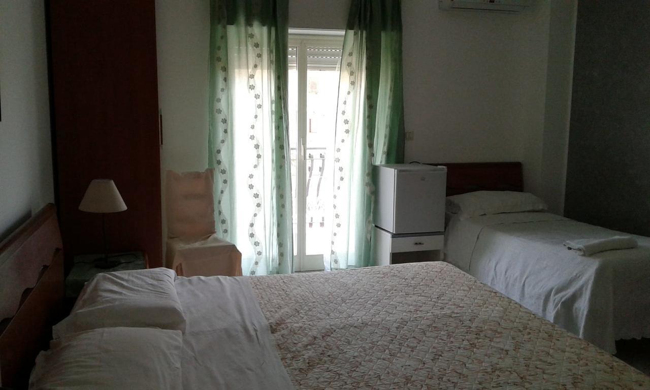 Pensione S. Antonio Ristorante Silvia Furci Siculo Buitenkant foto