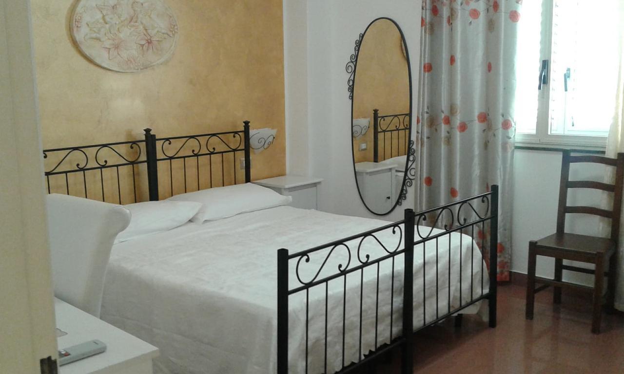 Pensione S. Antonio Ristorante Silvia Furci Siculo Buitenkant foto
