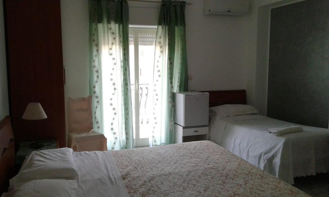 Pensione S. Antonio Ristorante Silvia Furci Siculo Buitenkant foto